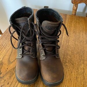 Skechers boots!! Gently worn.